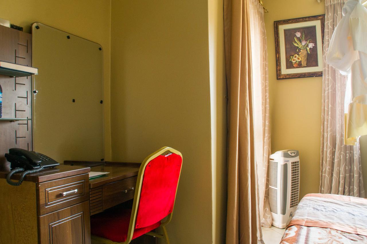 Arua Desert Breeze Hotel מראה חיצוני תמונה