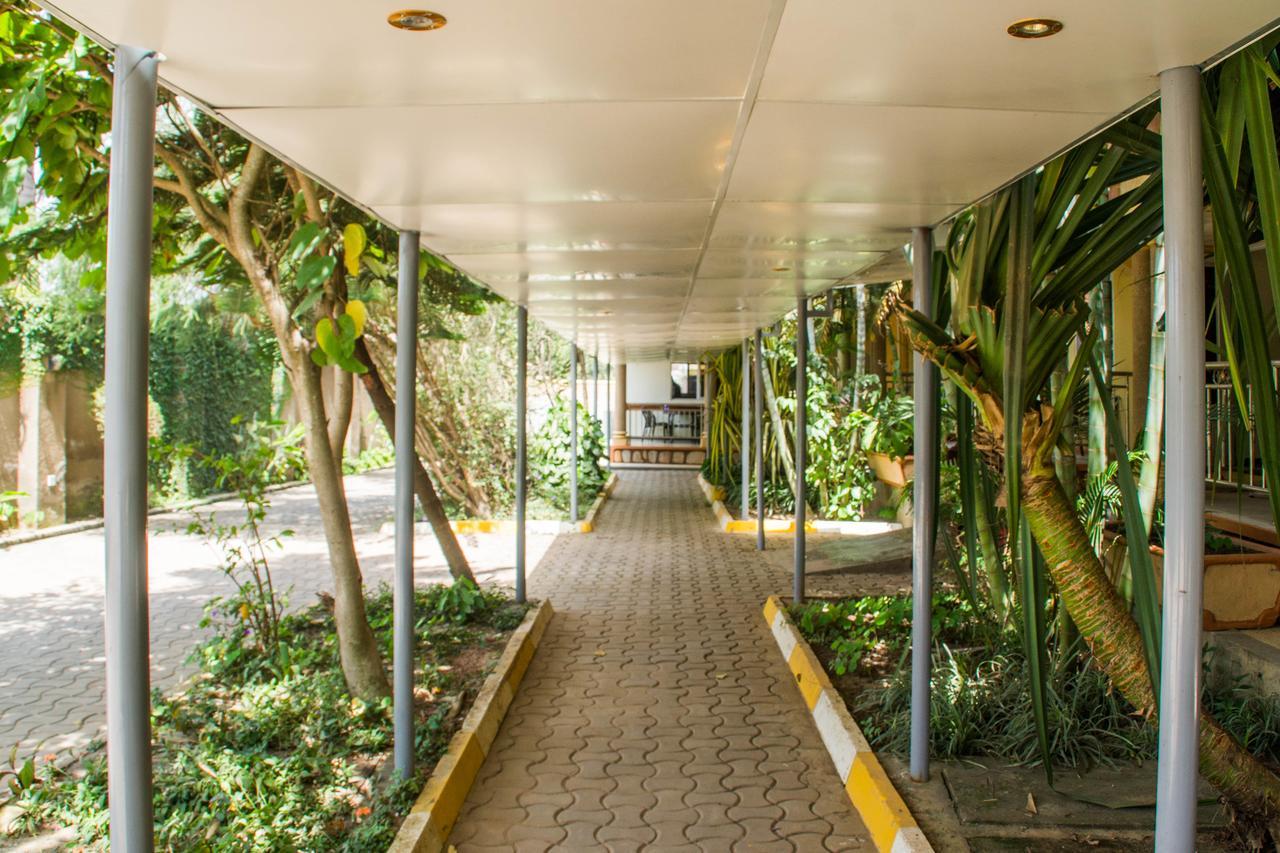 Arua Desert Breeze Hotel מראה חיצוני תמונה