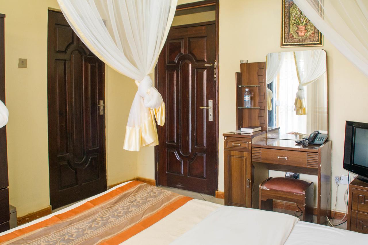 Arua Desert Breeze Hotel מראה חיצוני תמונה